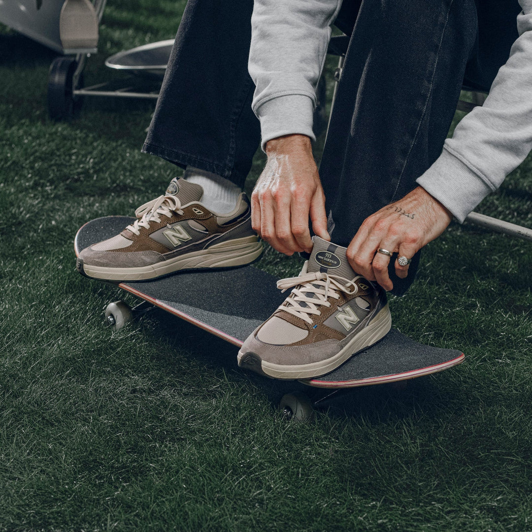 NEW BALANCE GREY DAYS 2026